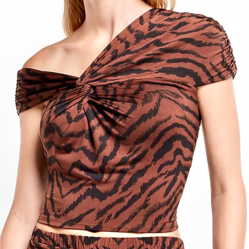 EXPRESS Body Contour Compression Silk Animal Print Twist Crop top size XL NWT - Picture 3 of 7